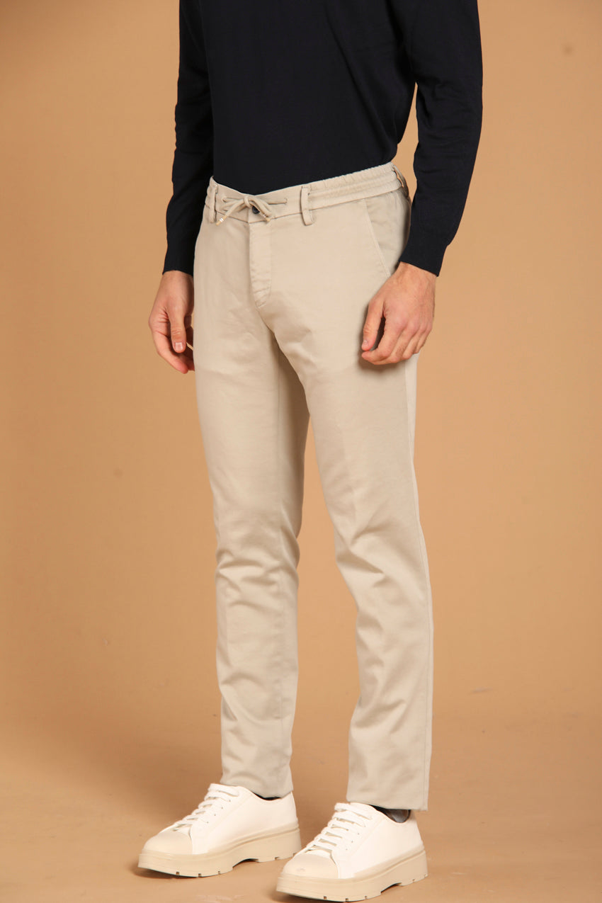 immagine 3 di pantalone chino uomo modello Milano Travel, colore gesso extra slim fit di Mason's