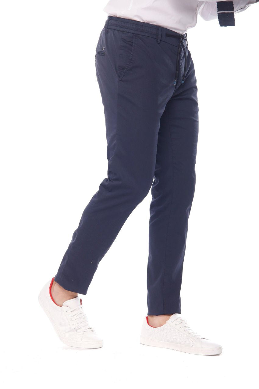 Immagine 4 di pantalone jogger uomo in raso tecno travel blu navy modello Milano Jogger Travel di Mason's