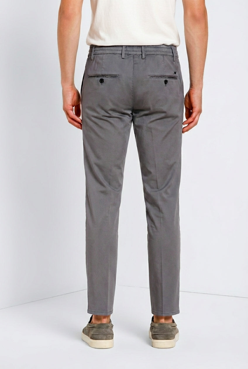 Milano Jogger Travel pantalón chino hombre en satén técnico travel stretch extra slim fit