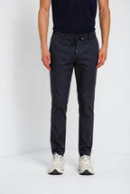 Milano Jogger Travel pantalon chino homme en satin technique travel stretch extra slim fit