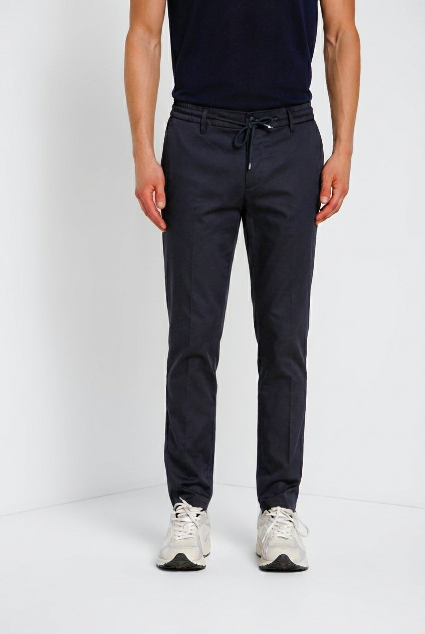 Milano Jogger Travel Hose Chino Herren aus technischem Travel-Stretch-Satin extra slim fit