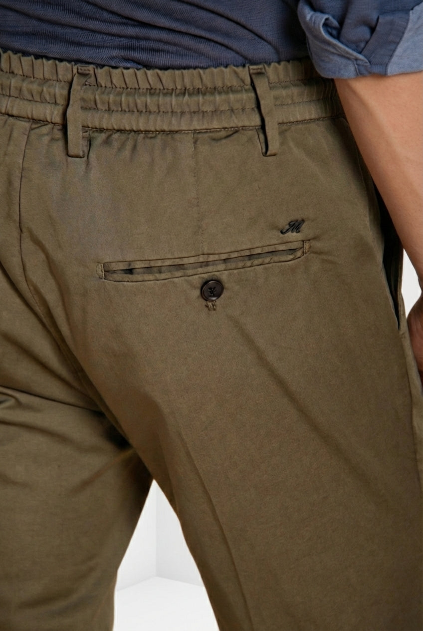 Milano Jogger Travel pantalón chino hombre en satén técnico travel stretch extra slim fit