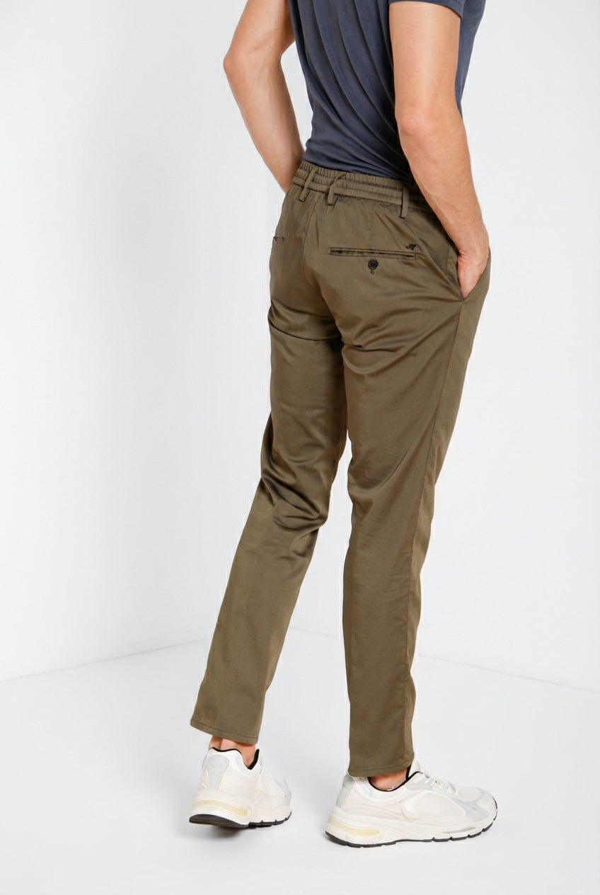 Milano Jogger Travel pantalón chino hombre en satén técnico travel stretch extra slim fit