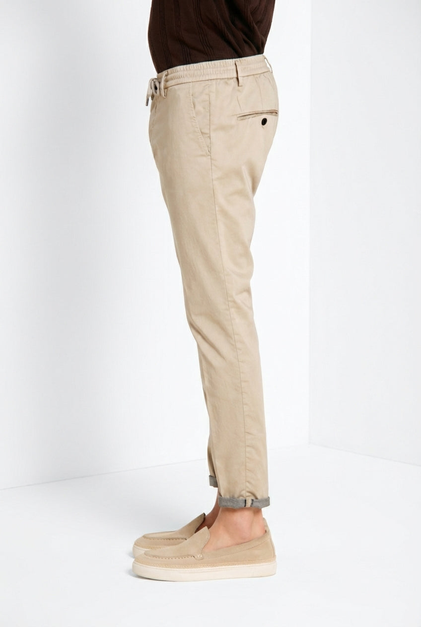 Milano Jogger Travel pantalón chino hombre en satén técnico travel stretch extra slim fit