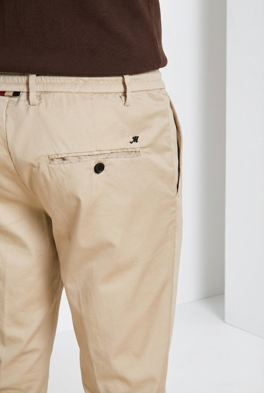 Milano Jogger Travel pantalón chino hombre en satén técnico travel stretch extra slim fit