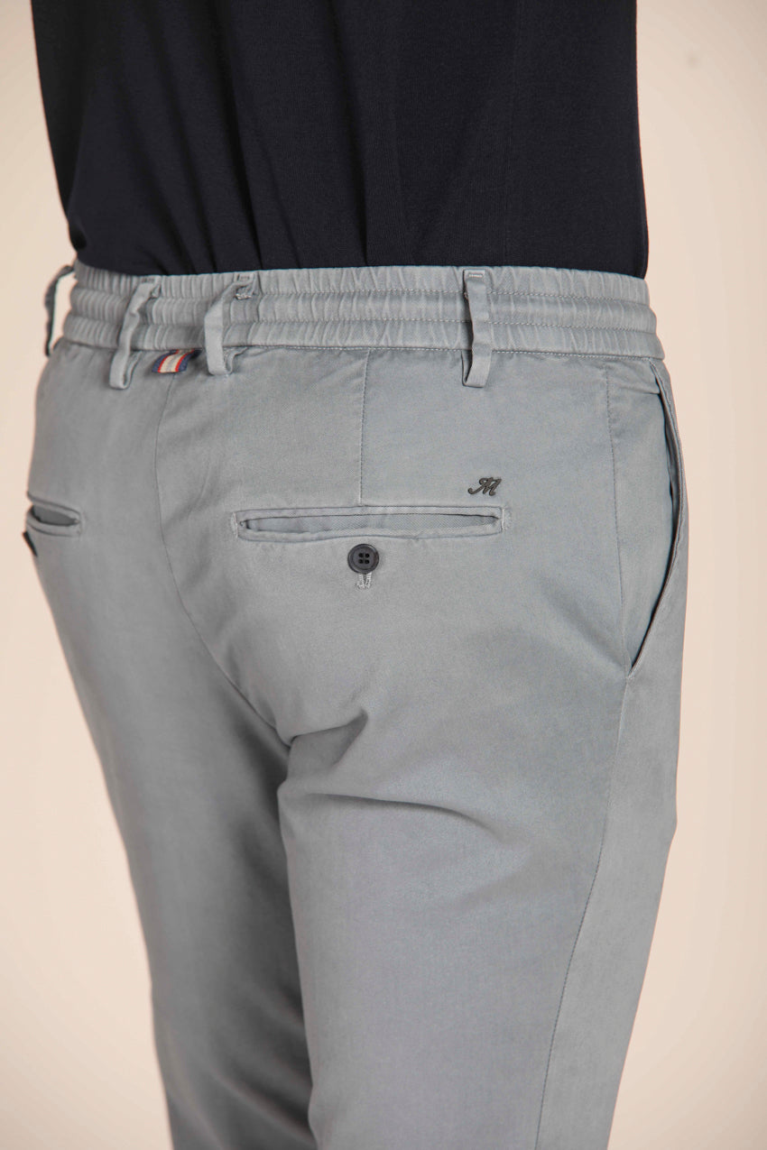 immagine 3 di pantalone chino jogger uomo modello Milano in gabardina, celeste fit extra slim di Mason's