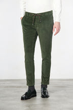 Milano Jogger Chinohose für Herren aus 500-Rippen-Feincord, Extra Slim Fit
