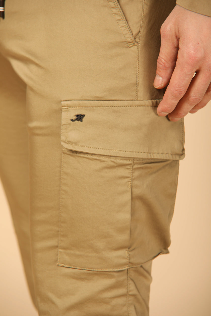 immagine 3 di pantalone cargo jogger uomo modello Chile Jogger Travel in kaki fit extra slim di Mason's