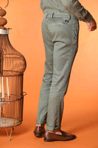 New York pantalón chino de hombre en twill de lino y algodón regular fit