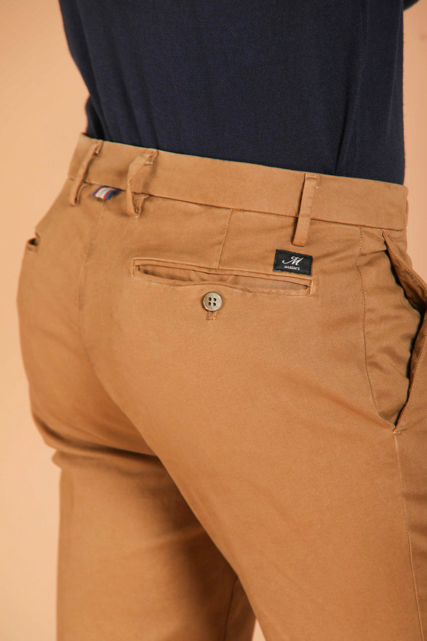 immagine 3 di pantalone chino uomo modello New York di colore biscotto, regular fit di mason's