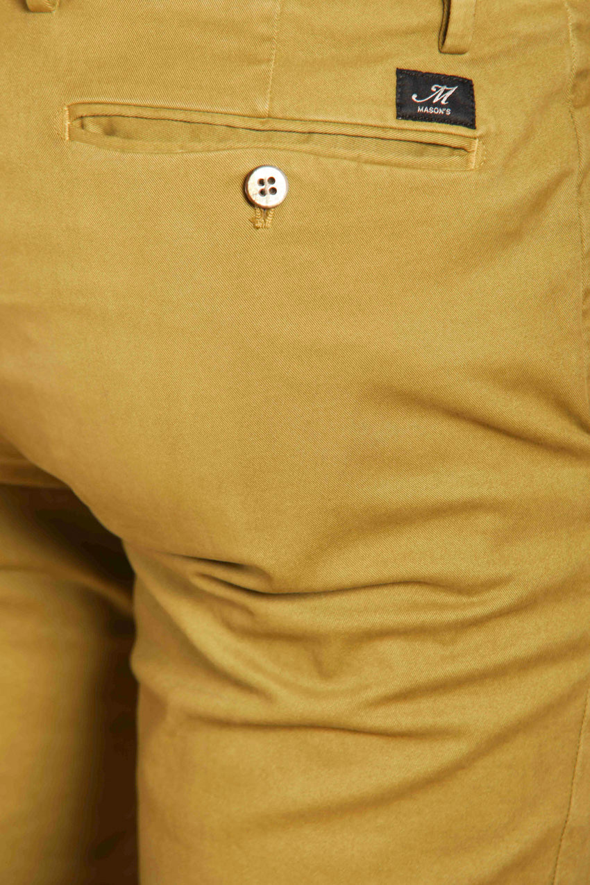 immagine 3 di pantalone chino uomo modello New York , di colore verde acido, fit regular di mason's