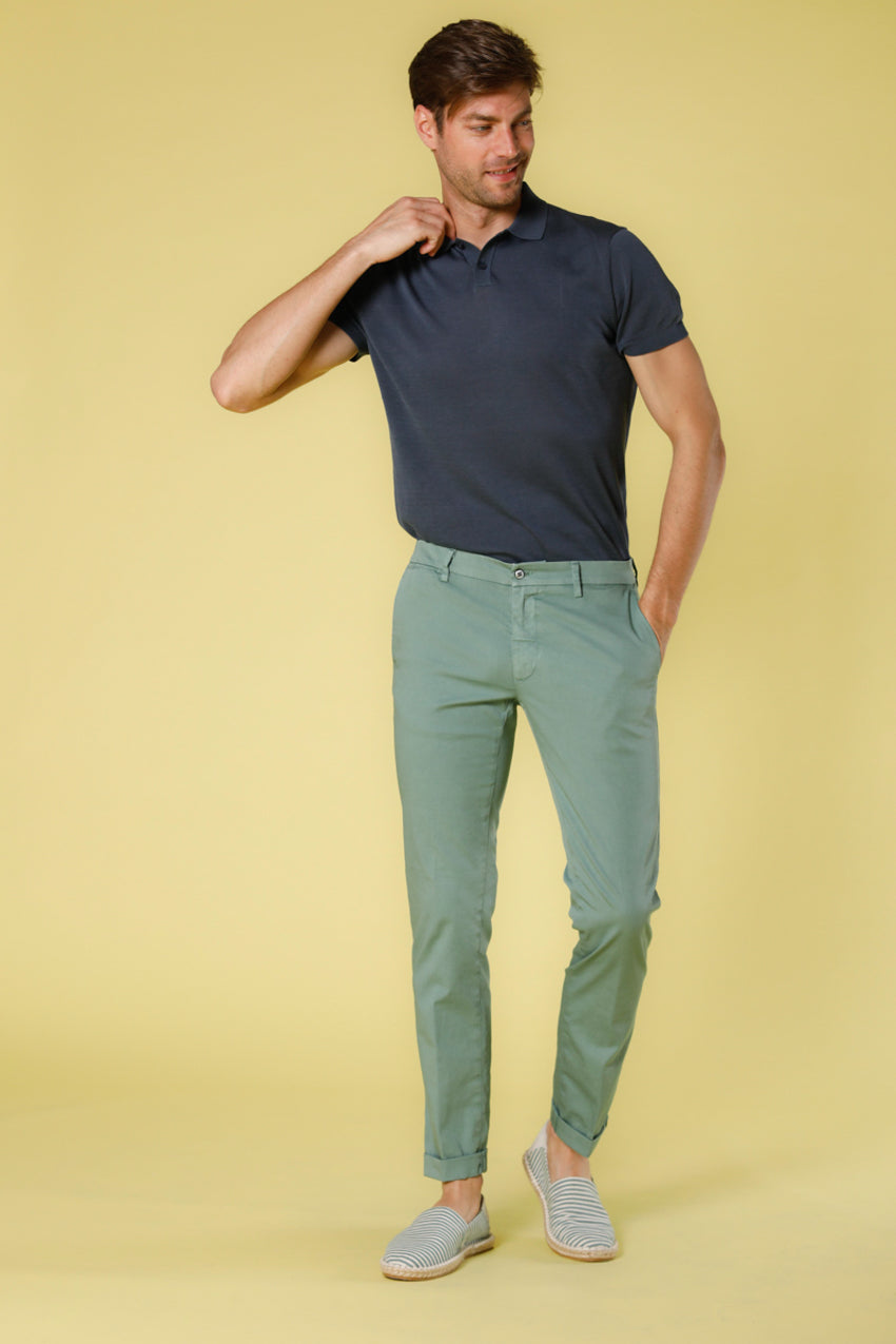 Immagine 5 di pantalone chino da uomo in raso stretch verde menta modello New York di Mason's