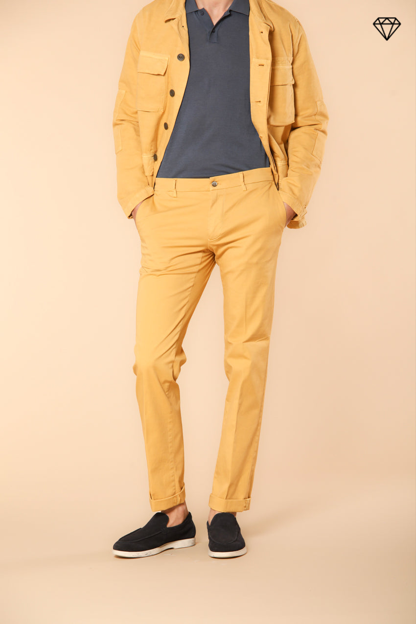 New York pantalón chino hombre en raso elástico regular fit ①