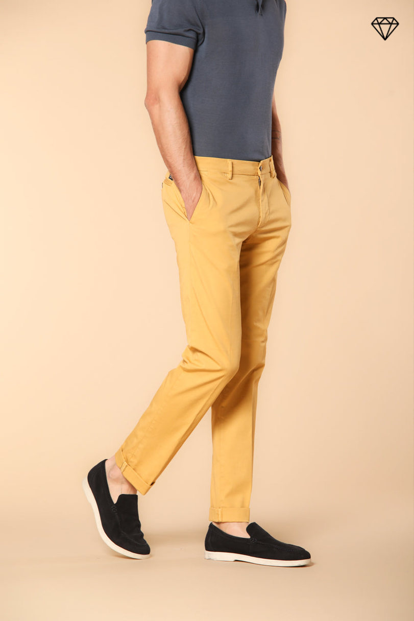 New York pantalón chino hombre en raso elástico regular fit ①