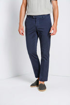 New York pantalón chino hombre en gabardina stretch regular fit ①
