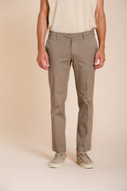 New York pantalón chino hombre en gabardina stretch regular fit ①