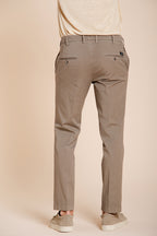 New York pantalón chino hombre en gabardina stretch regular fit ①