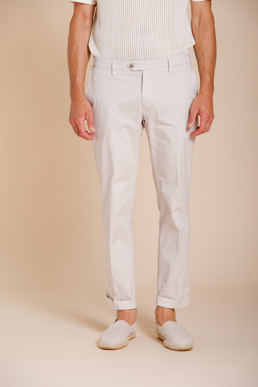 New York pantalón chino hombre en gabardina stretch regular fit ①