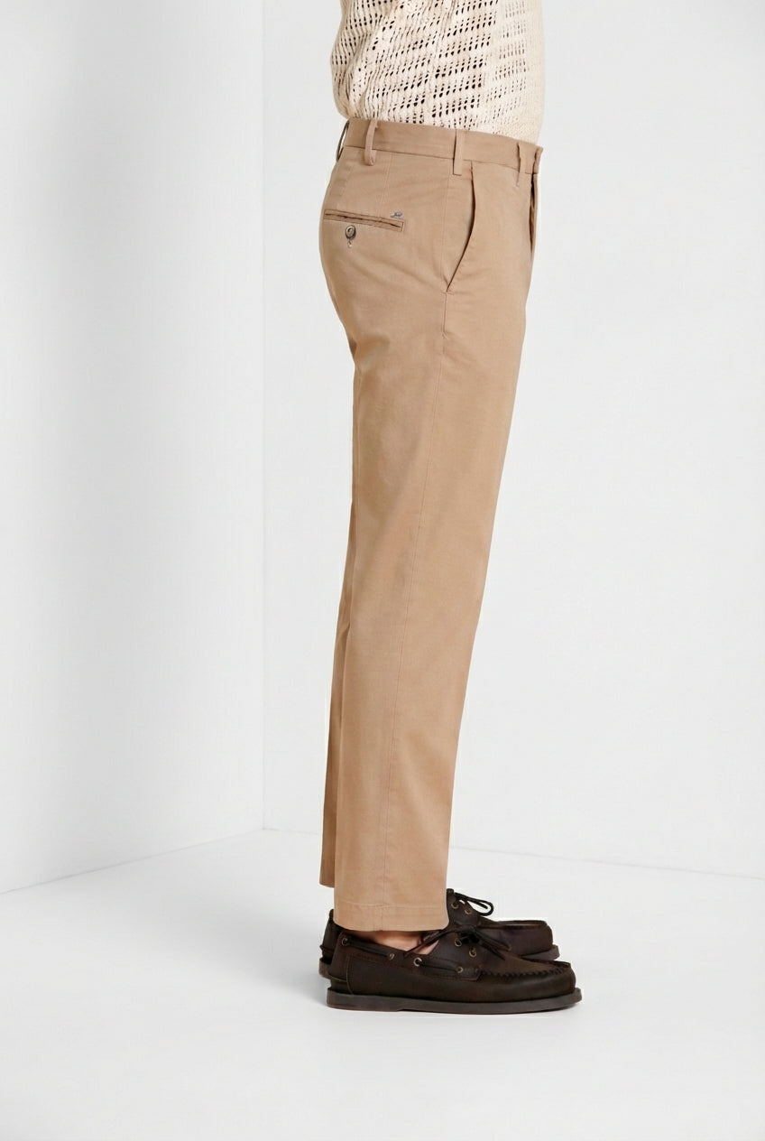 New York pantalón chino hombre en gabardina stretch regular fit ①