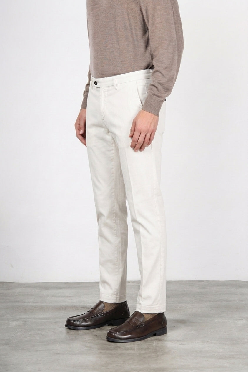 New York Chinohose für Herren aus Stretch-Gabardine mit regular fit ①