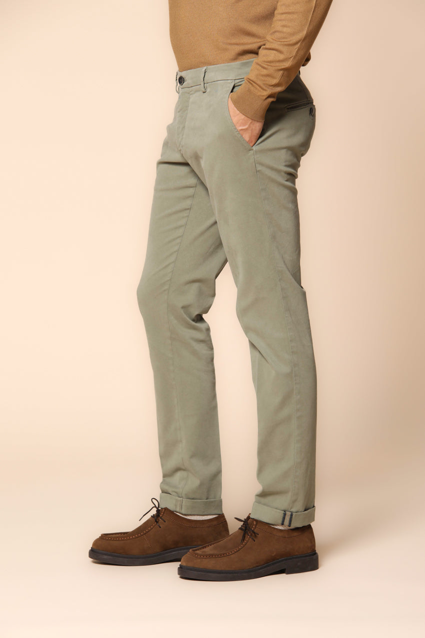 Milano pantalón chino hombre en gabardina stretch ajuste extra slim ①