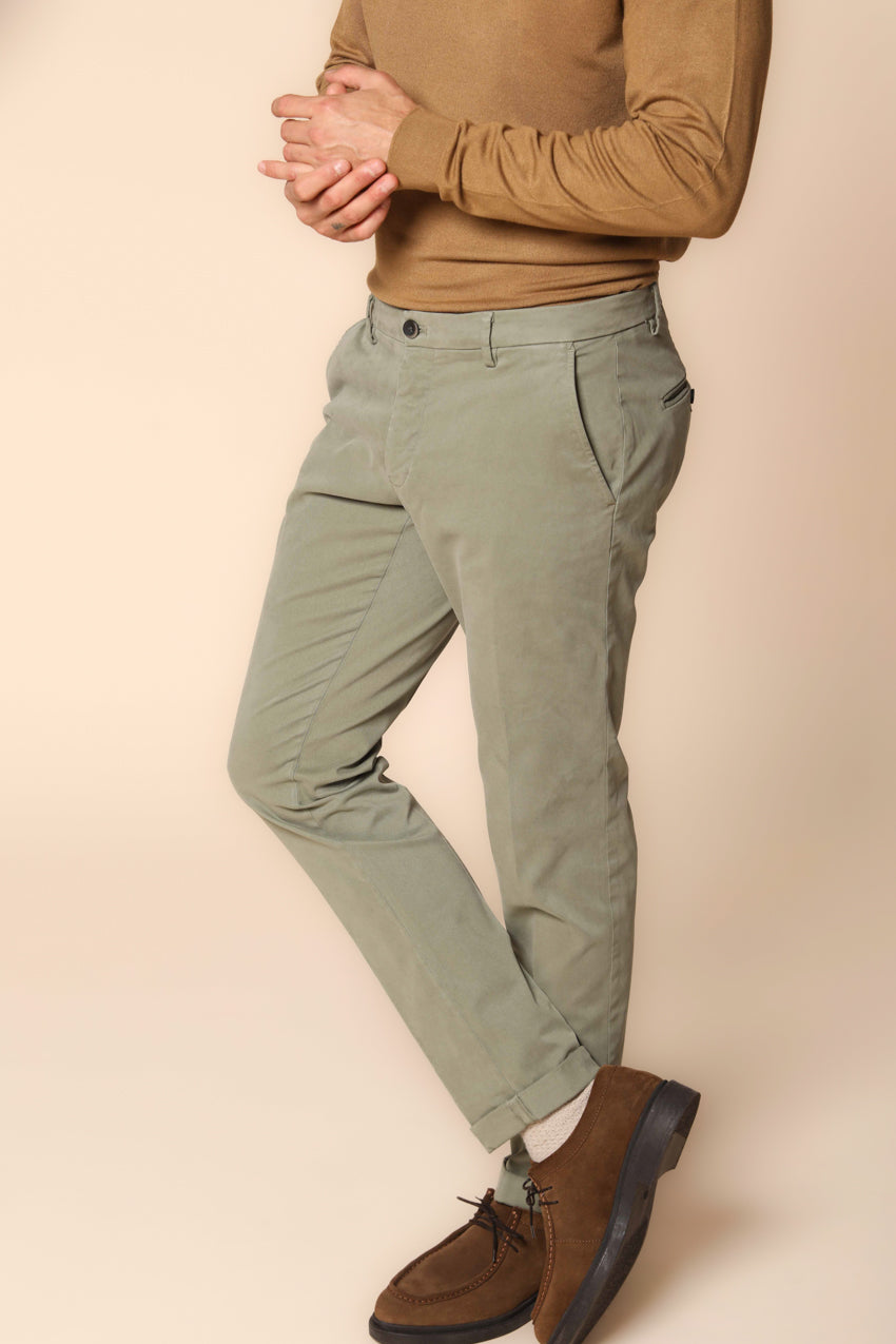 Milano pantalone chino uomo in gabardina stretch extra slim fit ①