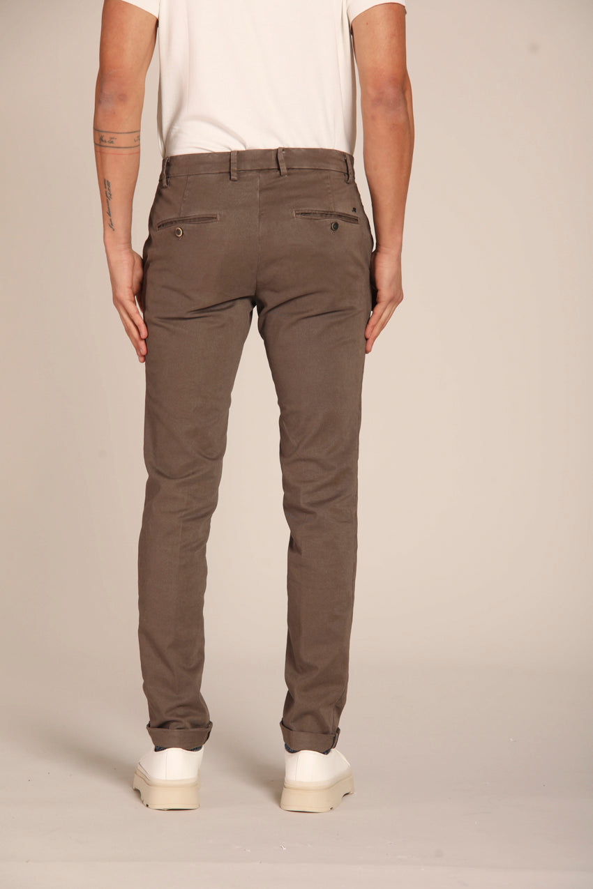 immagine 5 di pantalone chino uomo modello Milano Style, di colore cacao, fit extra slim di Mason's