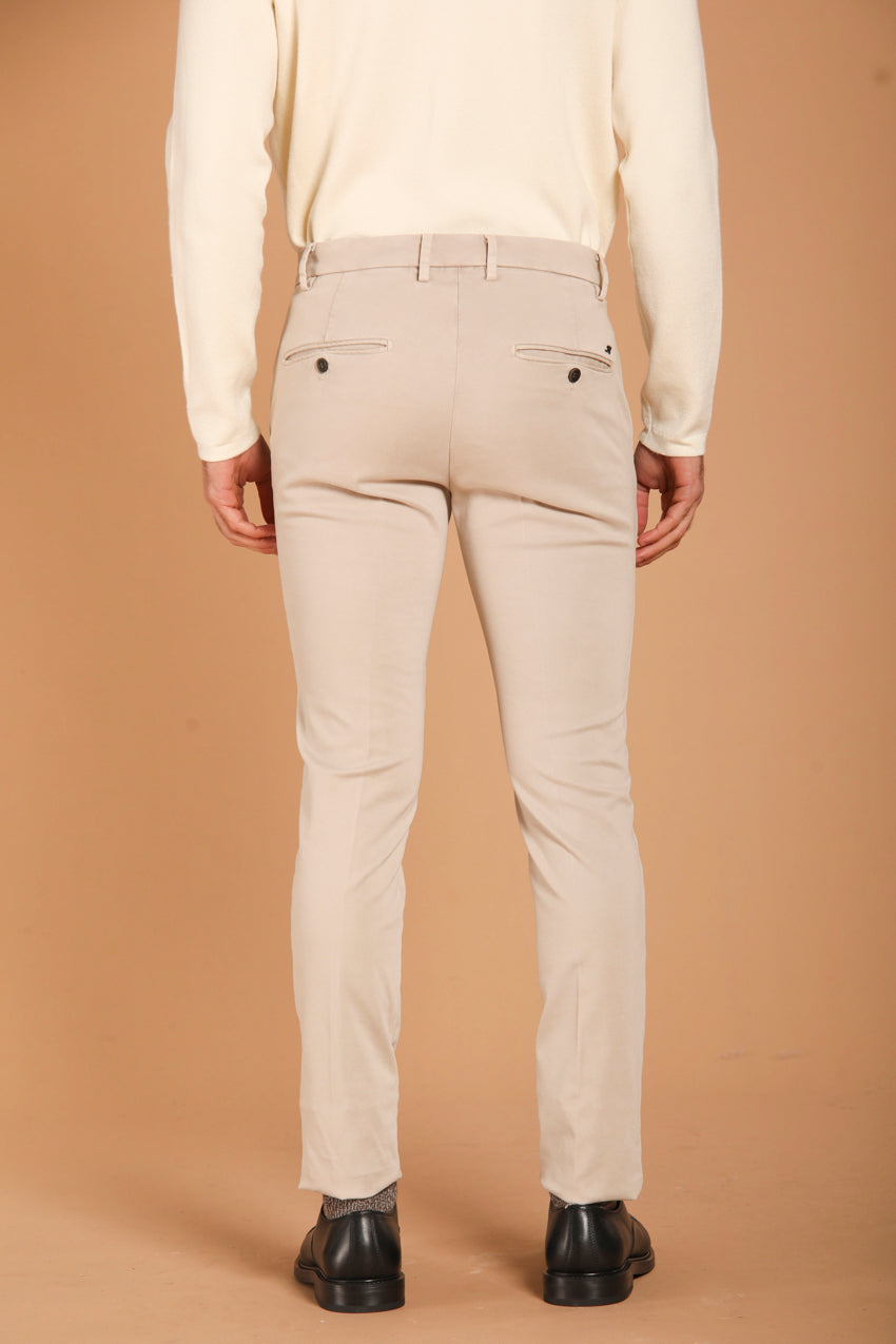 immagine 5 di pantalone chino uomo modello Milano Style, di colore sabbia, fit extra slim di Mason's