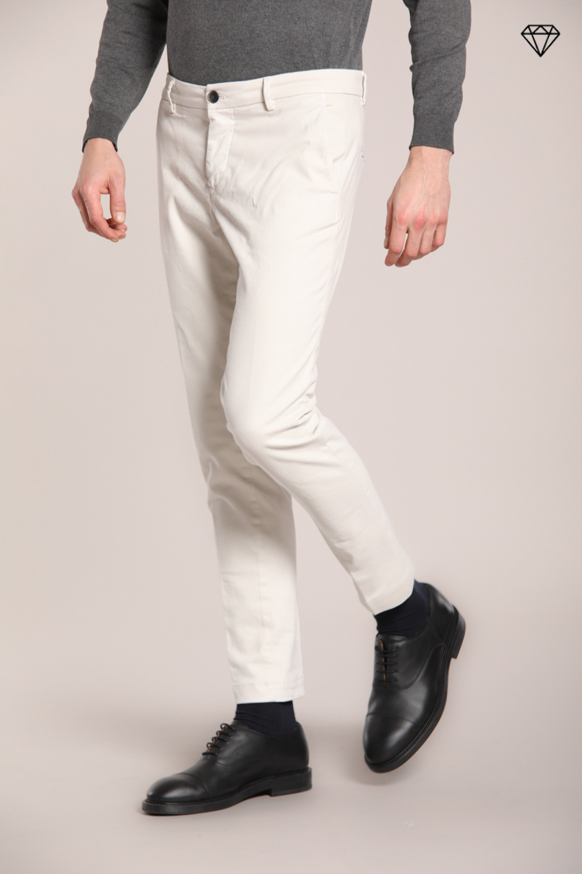 Milano pantalón chino hombre en gabardina stretch extra slim fit ①