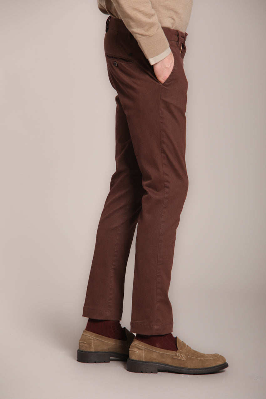 Milano pantalón chino hombre en gabardina stretch extra slim fit ①