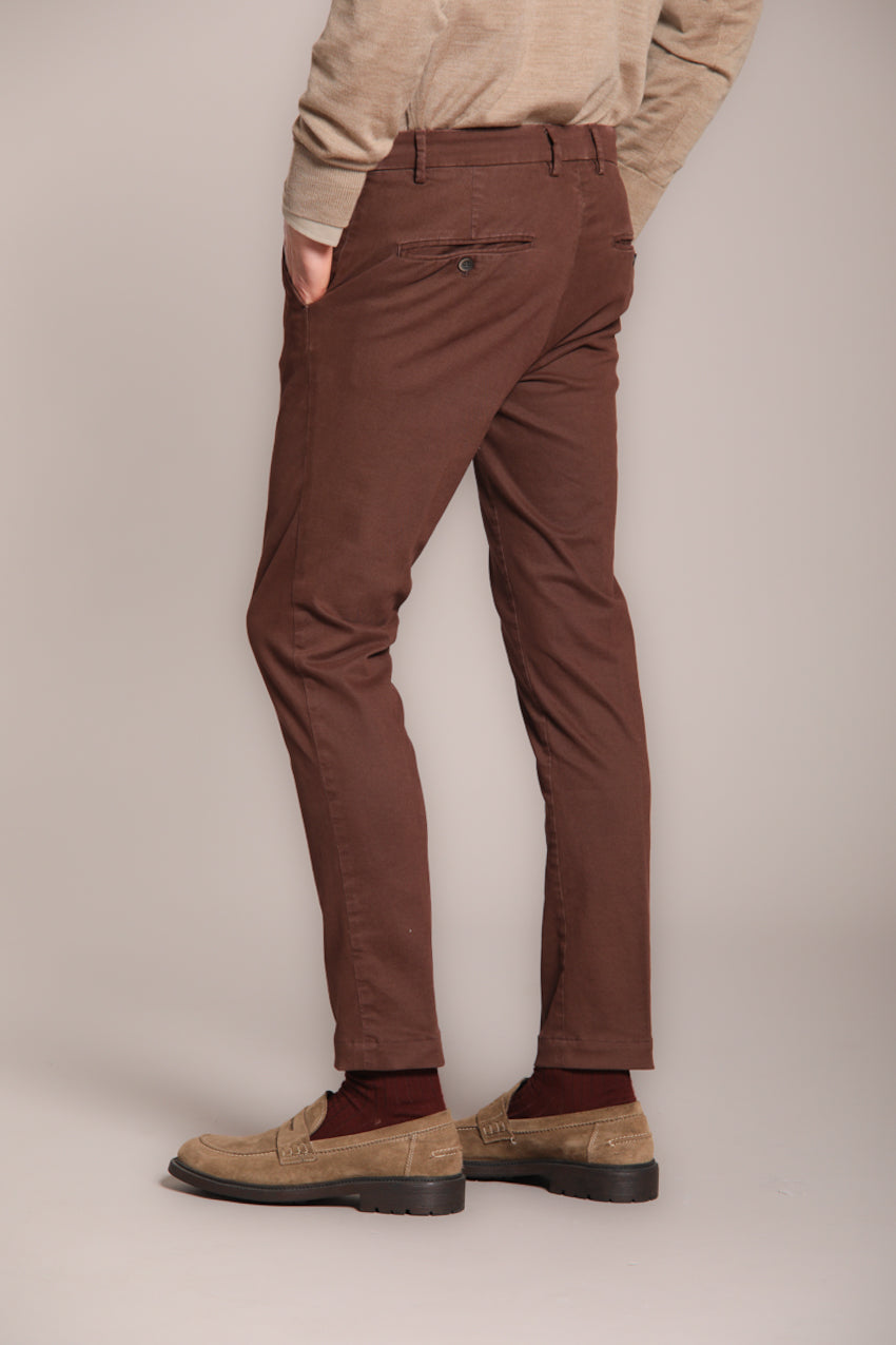 Milano pantalón chino hombre en gabardina stretch extra slim fit ①