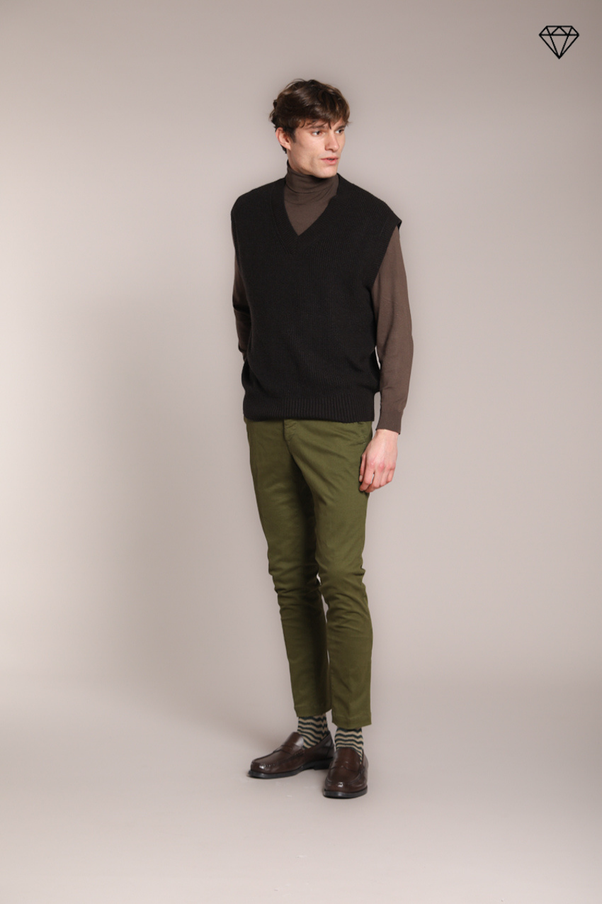 Milano pantalón chino hombre en gabardina stretch extra slim fit ①