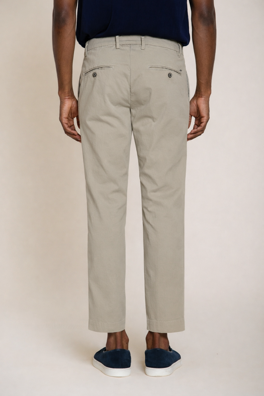 Milano pantalón chino hombre en gabardina stretch extra slim fit ①