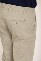 Milano pantalón chino hombre en gabardina stretch extra slim fit ①
