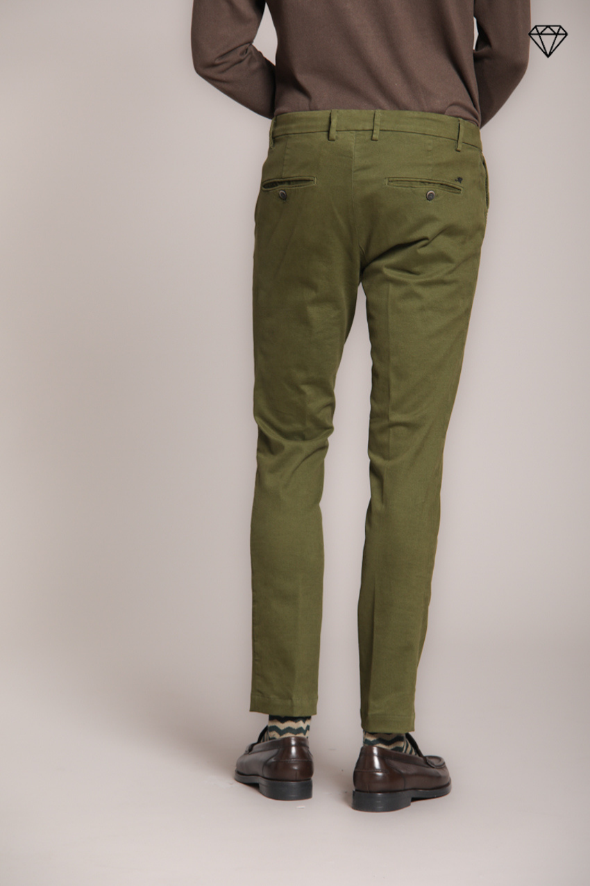 Milano pantalón chino hombre en gabardina stretch extra slim fit ①