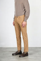 Milano pantalón chino de hombre en gabardina stretch extra slim fit ①
