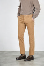Milano pantalón chino de hombre en gabardina stretch extra slim fit ①

