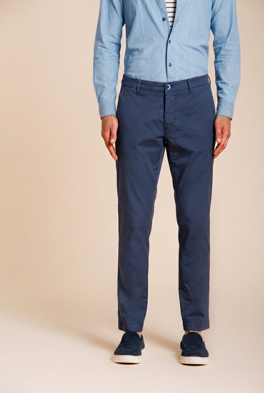 Milano pantalón chino hombre en gabardina stretch extra slim fit ①