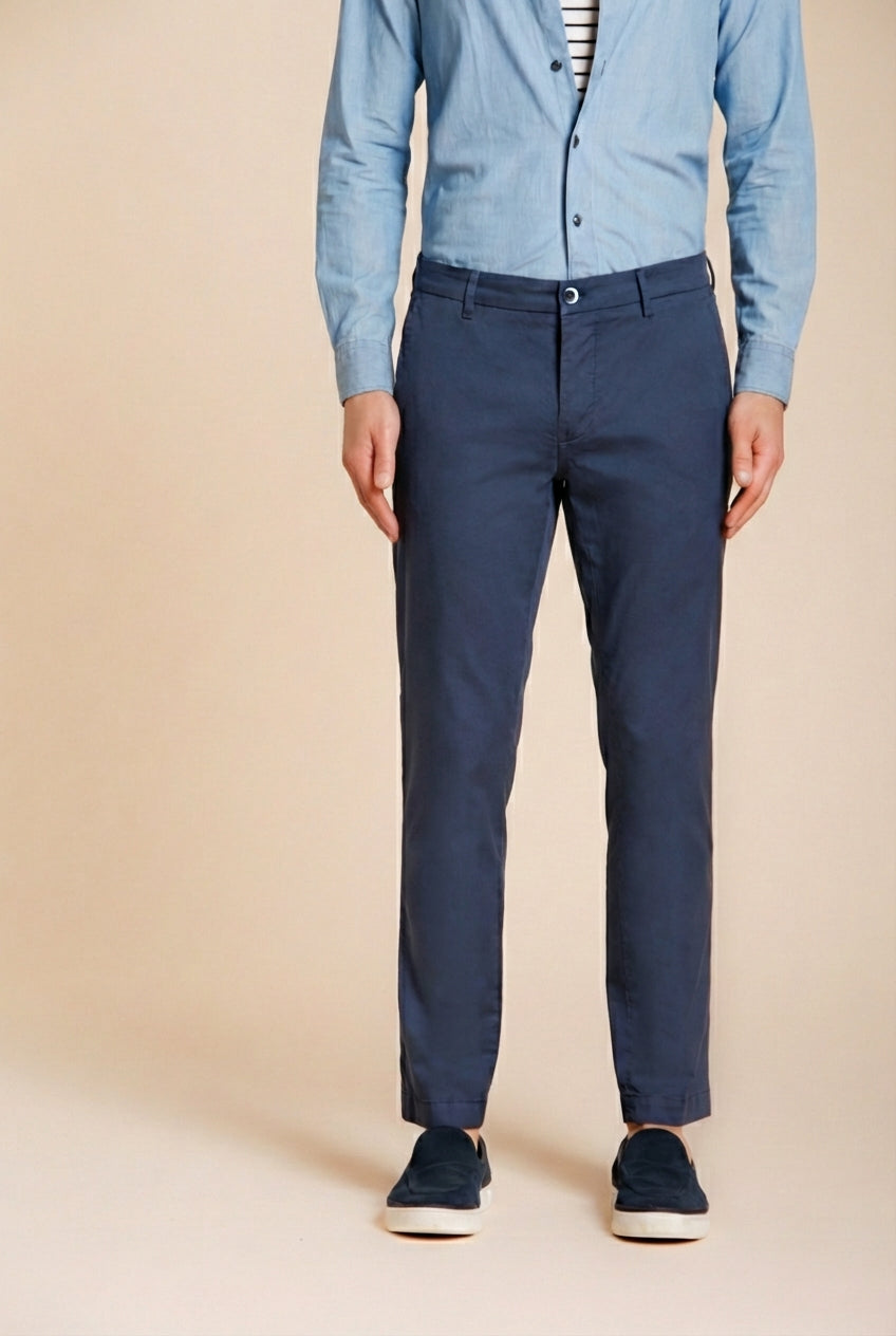 Milano pantalón chino hombre en gabardina stretch extra slim fit ①