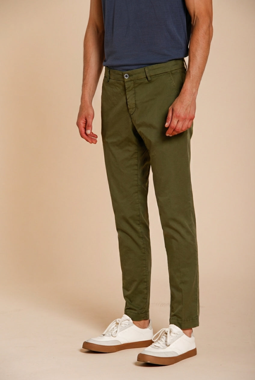 Milano pantalón chino hombre en gabardina stretch extra slim fit ①
