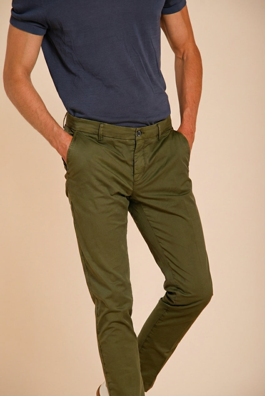 Milano pantalón chino hombre en gabardina stretch extra slim fit ①