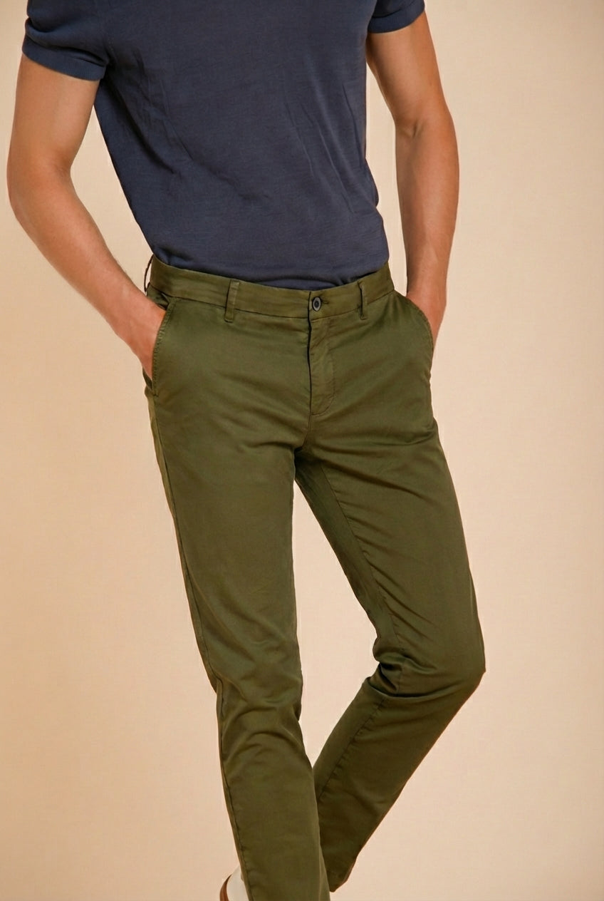 Milano pantalón chino hombre en gabardina stretch extra slim fit ①