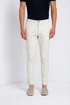 Milano pantalón chino hombre en gabardina stretch extra slim fit ①