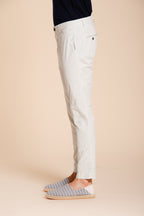 Milano pantalón chino hombre en gabardina stretch extra slim fit ①