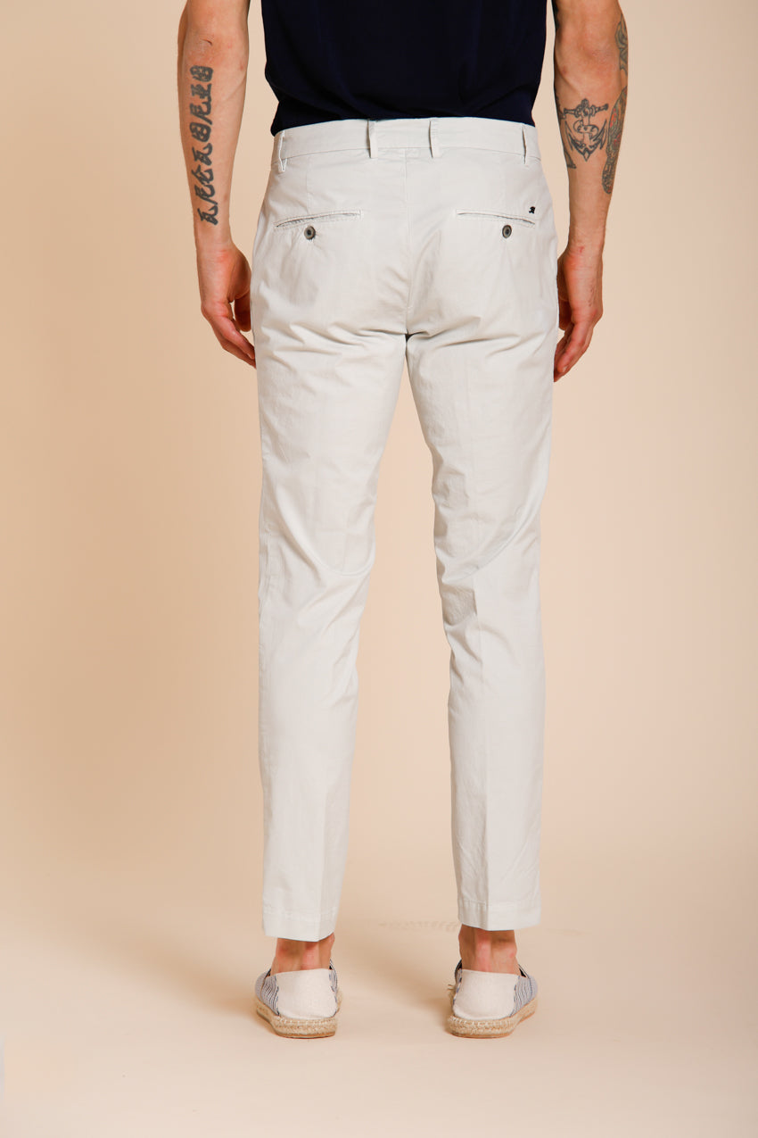 Milano pantalón chino hombre en gabardina stretch extra slim fit ①