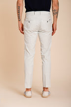 Milano pantalón chino hombre en gabardina stretch extra slim fit ①