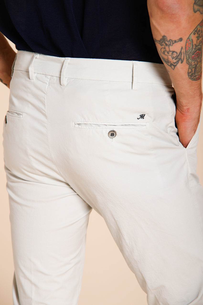 Milano pantalón chino hombre en gabardina stretch extra slim fit ①