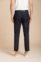 Milano pantalón chino hombre en gabardina stretch extra slim fit ①