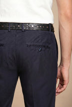 Milano pantalón chino hombre en gabardina stretch extra slim fit ①