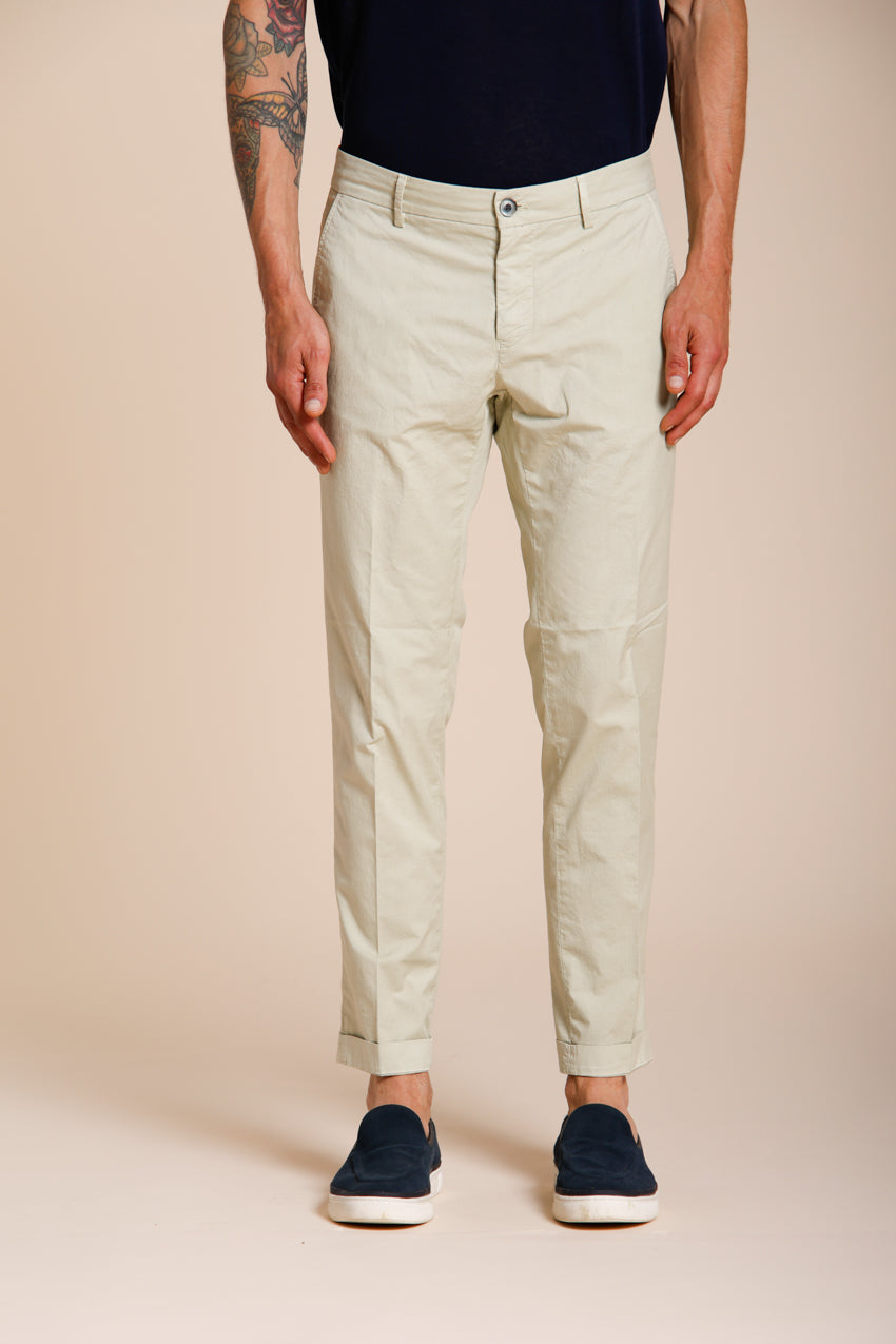 Milano pantalón chino hombre en gabardina stretch extra slim fit ①